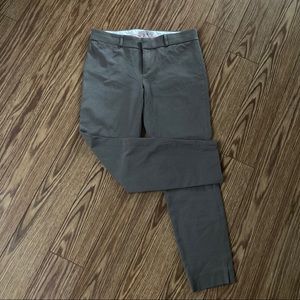 Banana Republic Sloan pants in gray/purple size 6